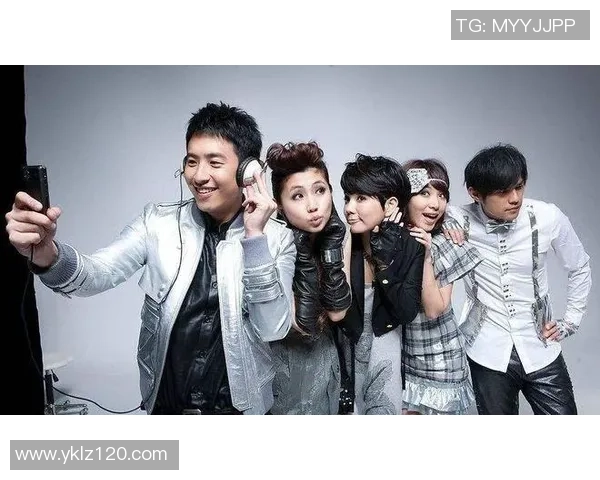 周杰伦与足球明星亲密互动共谱音乐与体育的精彩篇章